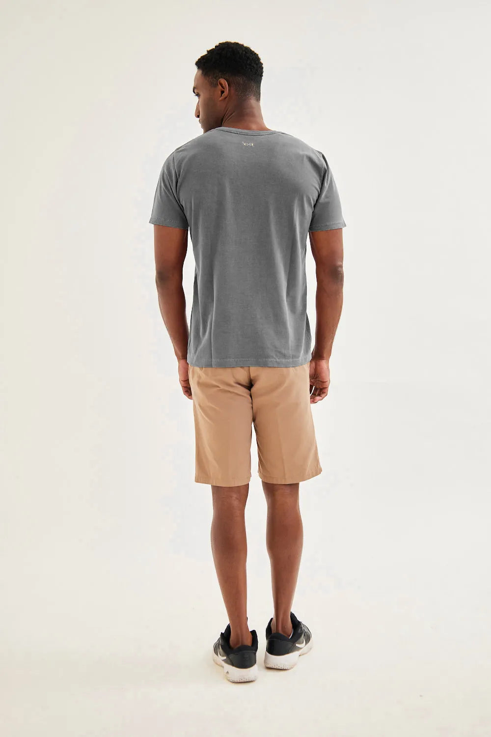 Camiseta Silêncio é Luxo Chumbo