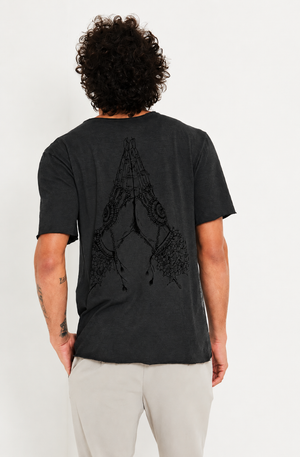 Camiseta Corte a Fio Namastê  - Chumbo