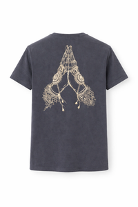 Camiseta Namastê Chumbo
