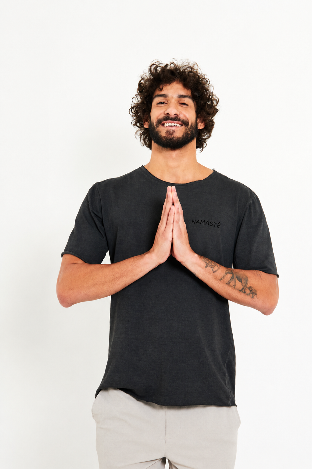 Camiseta Corte a Fio Namastê  - Chumbo