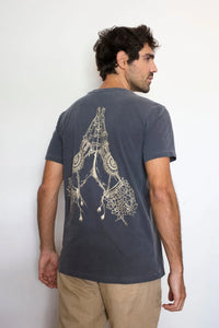 Camiseta Namastê Chumbo