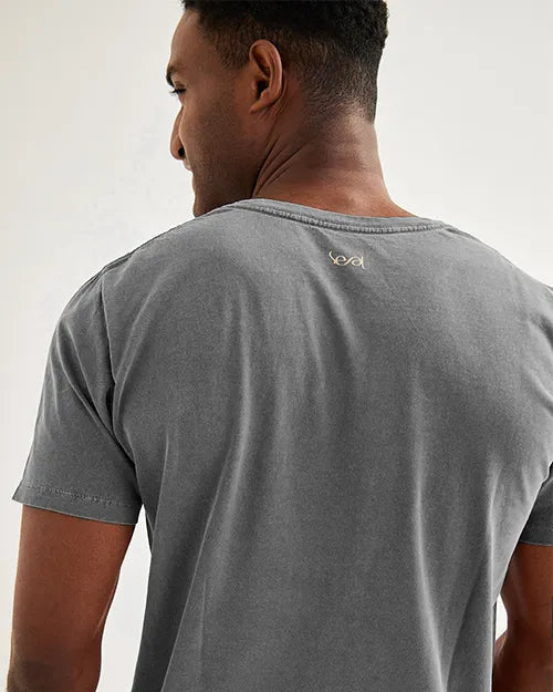 Camiseta Silêncio é Luxo Chumbo